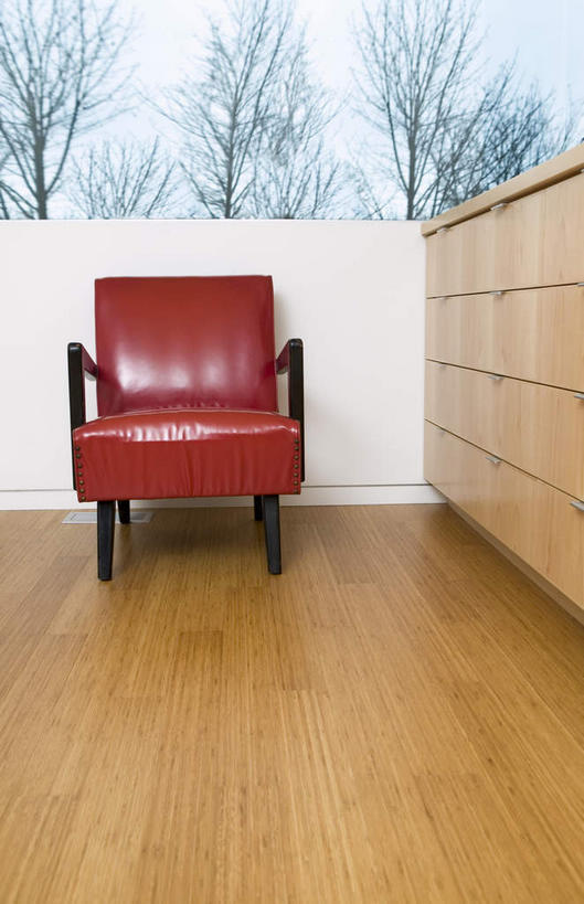 无人,竖图,室内,白天,正面,地板,柜子,卧室,椅子,墙,皮革,地面,木地板,墙壁,墙面,衣橱,更衣橱,彩图,睡房,卧房