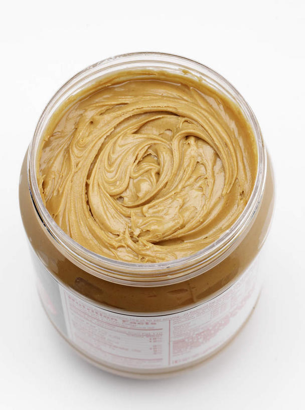 无人,竖图,俯视,室内,特写,白天,白色背景,桌面,桌子,玻璃,阴影,反射,木制,影子,调料,酱料,酱汁,佐料,调味品,调味料,酱,玻璃制品,一个,玻璃瓶,木制品,瓶子,花生酱,摄影,影棚,单个,广口瓶,彩图,高角度拍摄,影棚拍摄,拍摄