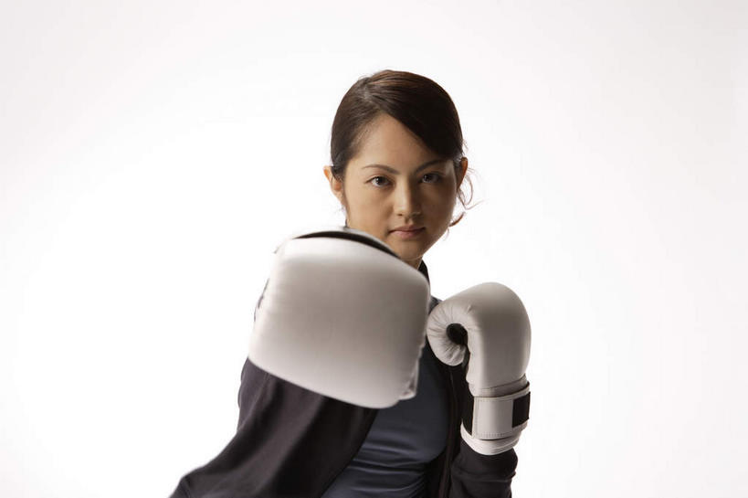 东方人,一个人,拳击手,站,举,横图,室内,白天,白色背景,正面,锻炼,安全,比赛,运动,拳击,亚洲,仅一个年轻女性,仅一个女性,仅一个人,服装,防护,拳击手套,注视,休闲装,黄种人,运动器械,衣服,手套,观察,看,托,站着,休闲,休闲服,健身器械,摄影,服饰,影棚,观看,保护,察看,关注,出拳,保险,健身器材,保全,周全,安稳,安定,防护手套,平安,体育,年轻女性,女人,女性,亚洲人,拳击家,拳击运动员,举起,举手,举着,向上举,向上伸,向上托,站立,半身,彩图,影棚拍摄,健身,拍摄,运动器材