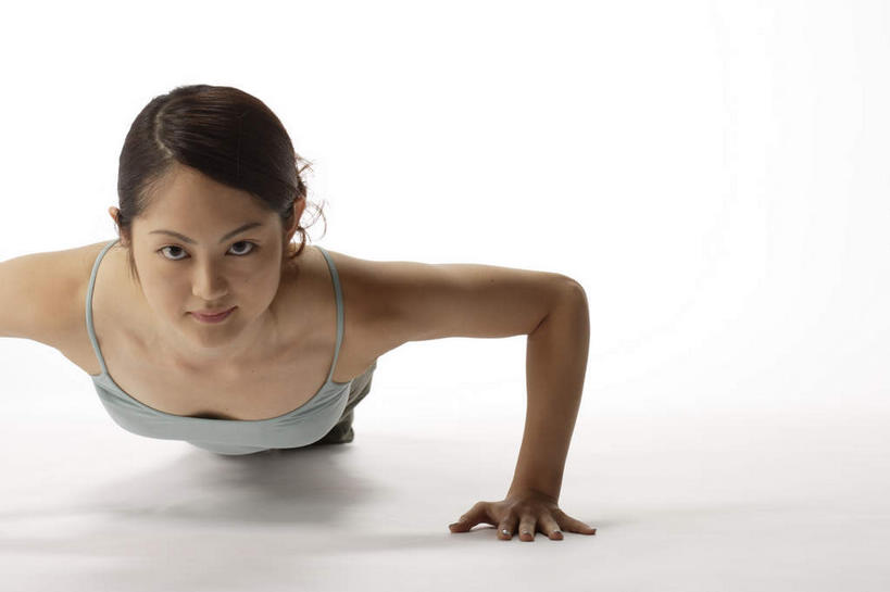 东方人,一个人,笑,俯卧撑,微笑,横图,室内,白天,白色背景,正面,亚洲,仅一个年轻女性,仅一个女性,仅一个人,撑,服装,背心,注视,休闲装,黄种人,衣服,灰色,观察,看,休闲,休闲服,摄影,服饰,影棚,观看,察看,撑着,关注,年轻女性,女人,女性,亚洲人,半身,彩图,影棚拍摄,拍摄