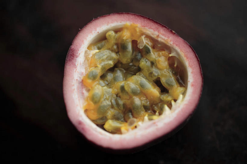 无人,横图,俯视,室内,特写,白天,水果,切开,新鲜,生食,食品,果实,半个,食物,切,一半,有机食品,绿色食品,剖面,切面,彩图,高角度拍摄