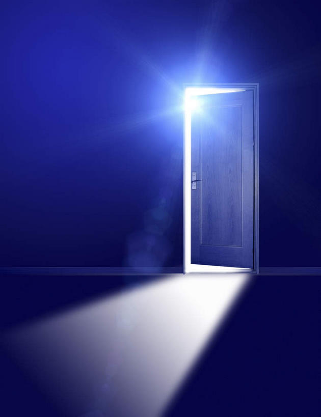 无人,竖图,室内,夜晚,正面,安全,地板,门,静物,光线,光泽,墙,防护,地面,光亮,光芒,木地板,墙壁,墙面,锁,门框,保护,保险,私密,门缝,光辉,保全,周全,安稳,安定,防盗,光明,毫光,光洁,平安,彩图