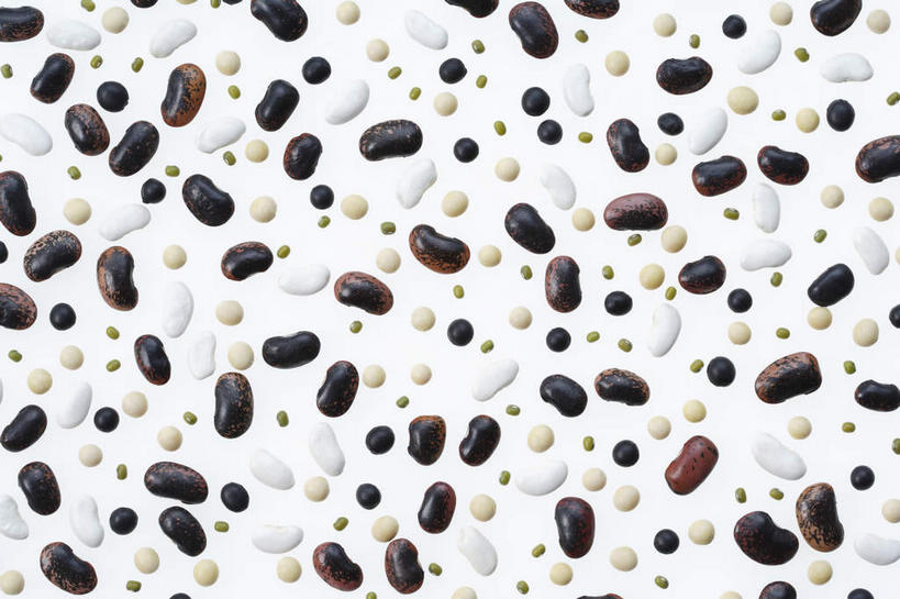 无人,横图,俯视,室内,白天,白色背景,爱情,植物,豆,大豆,蔬菜,一堆,许多,堆叠,堆积,新鲜,豆类,豆子,毛豆,黑豆,红豆,食品,相思豆,食物,冬青,有机食品,绿色食品,堆,绿豆,豆科,白豆,乌豆,乌大豆,眉豆,饭豇豆,饭豆,甘豆,青小豆,相思,菉豆,枝豆,黄豆,彩图,高角度拍摄