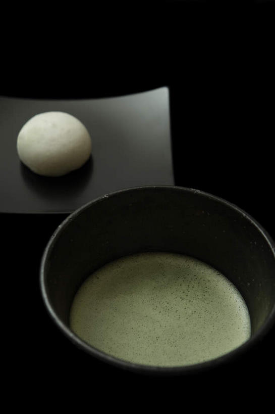 无人,竖图,俯视,室内,特写,白天,幸福,茶,一张,黑色背景,纸,抹茶,茶叶,娱乐,一个,绿色,白色,黑色,碗,享受,休闲,温馨,放松,乐趣,摄影,影棚,单个,茶筅,提神,舒适,醒脑,茶叶搅拌器,彩图,高角度拍摄,影棚拍摄,拍摄