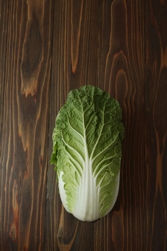 无人,竖图,俯视,室内,特写,白天,餐桌,桌子,蔬菜,新鲜,青菜,食品,食物,一个,绿色,有机食品,绿色食品,单个,餐台,小白菜,不结球白菜,彩图,高角度拍摄