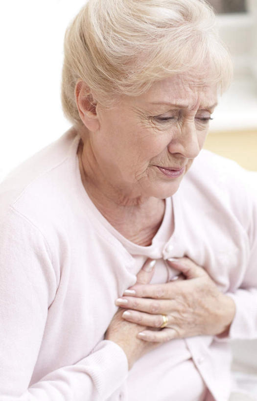 西方人,脸,头,眼睛,脸颊,眉毛,睫毛,手,一个人,坐,闭眼,摸,双手交叉,竖图,室外,特写,白天,白色背景,侧面,欧洲,欧洲人,仅一个女性,仅一个人,抚摸,弯腰,服装,朦胧,模糊,休闲装,上衣,衣服,低头,一件,休闲,难受,皱眉,手部,休闲服,眼部,服饰,仅一个老年女性,双手抱胸,难过,痛苦,痛,疼,惆怅,弯身,难熬,老年女性,女人,女性,白种人,头部,睫,脸部,脸蛋,眉,面部,眼,眼睫毛,眼眉,闭眼睛,闭着眼,闭着眼睛,触摸,接触,坐着,半身,彩图,眼眉毛