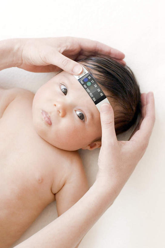 西方人,婴儿,儿童,两个人,医生,躺,竖图,俯视,室内,特写,白天,纯洁,安全,生活用品,欧洲,欧洲人,握,朦胧,模糊,医学,测量,标志,器材,数字,温度计,文字,字符,拿,拿着,注视,标识,裸露,小孩,白色,体温计,毛巾,观察,看,医护人员,医疗人员,可爱,握着,阿拉伯数字,活泼,赤裸,观看,快速,温度,察看,感冒,检测,医疗,卫生,准确,体温,白大褂,关注,精度,宝宝,精准,红外线,裸,发烧,纯真,烂漫,无邪,流感,物理,耳温,额温,室温,环境温度,物体温度,医用温度计,红外体温计,红外温度计,洁净,光明,恬静,中间色,朴素,清白,卧着,伶俐,天真,女人,女性,中年女性,白种人,孩子,大夫,躺着,卧,半身,彩图,高角度拍摄