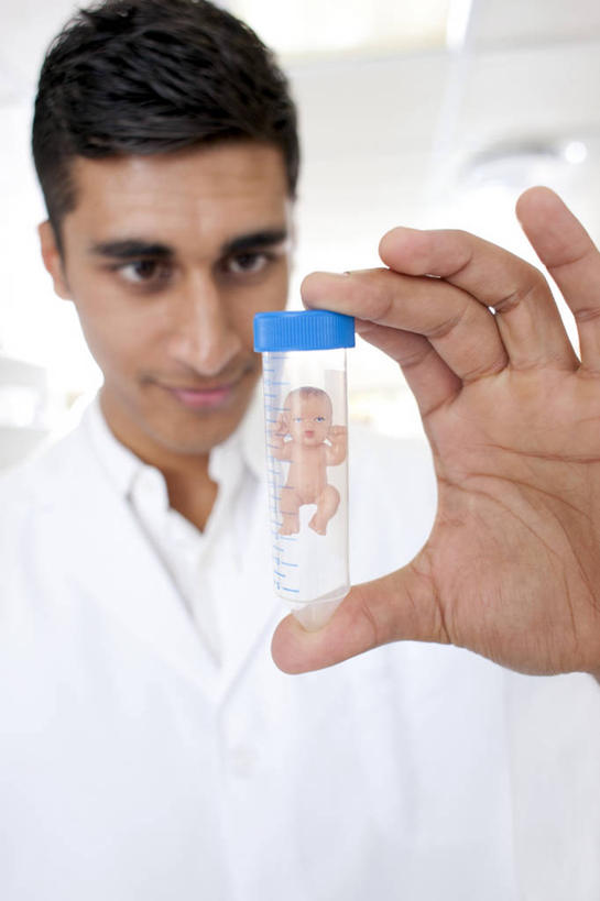 西方人,一个人,科学家,站,笑,微笑,竖图,室内,白天,正面,实验,仪器,科技,杯子,欧洲,欧洲人,仅一个男性,仅一个人,握,服装,朦胧,模糊,研究,透明,分析,科学,化学,医学,测试,试管,实验室,研究室,拿,拿着,注视,玻璃制品,仅一个年轻男性,衣服,白色,玻璃瓶,瓶子,低头,观察,看,站着,怀孕,器皿,握着,服饰,观看,察看,医疗,科学技术,衣着,科研人员,白大褂,穿着,关注,人工受精,研究者,计量,试验室,实验服,试管婴儿,科学研究者,玻璃仪器,试验耗材,实验用品,衣饰,男人,男性,年轻男性,白种人,科学工作者,玻璃杯,站立,半身,彩图,实验衣,体外受精,体外受孕