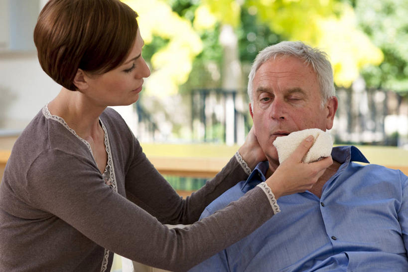 西方人,两个人,家庭,夫妻,客厅,坐,横图,室内,白天,正面,爱情,植物,窗户,欧洲,欧洲人,擦,抚摸,握,阴影,服装,朦胧,模糊,反射,纺织物,影子,浪漫,拿,拿着,注视,休闲装,玻璃窗,树,树木,衣服,绿色,自然,毛巾,观察,看,清洁,休闲,温暖,温馨,一家人,休闲服,恩爱,擦拭,握着,恋人,服饰,生长,成长,观看,保暖,和睦,察看,疾病,起居室,关注,透气,防水,客堂,储水,耐磨,吸水,揩擦,拭,老年男性,男人,男性,女人,女性,中年女性,白种人,夫妇,情侣,坐着,半身,彩图,中风,半身不遂,口角歪斜,脑中风,脑卒中,偏瘫,语言不利,伴侣,融洽,轻抚