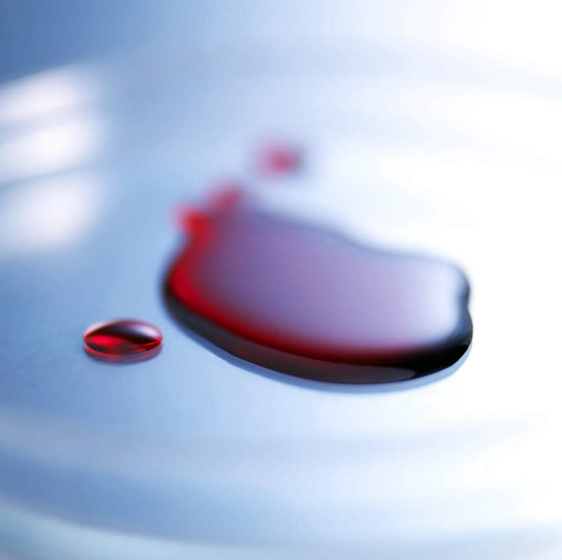 无人,方图,俯视,室内,特写,白天,白色背景,实验,仪器,静物,朦胧,模糊,研究,分析,化学,测试,培养皿,两滴,红色,器皿,血液,生物,摄影,影棚,试验耗材,实验用品,化学器材,彩图,高角度拍摄,影棚拍摄,拍摄