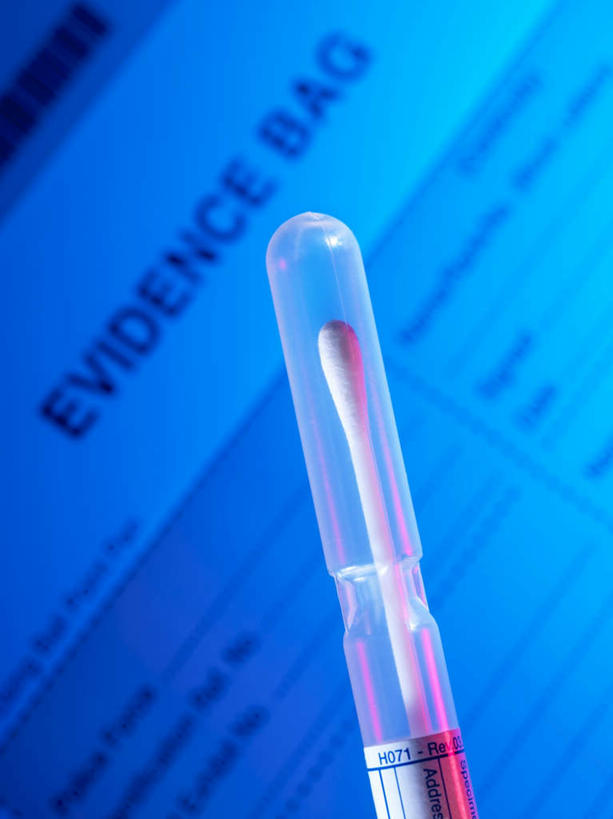 无人,竖图,俯视,室内,特写,白天,实验,仪器,静物,袋子,阴影,研究,透明,分析,光线,化学,测试,英文,标志,试管,文字,影子,字符,塑料,字母,灯光,标识,玻璃制品,黑色,玻璃瓶,瓶子,塑料制品,棉签,器皿,血液,摄影,影棚,英文字母,一支,计量,塑封,玻璃仪器,试验耗材,实验用品,多聚酶链反应,聚合酶链反应,无细胞克隆技术,彩图,高角度拍摄,影棚拍摄,拍摄,证据,密封袋,塑封袋