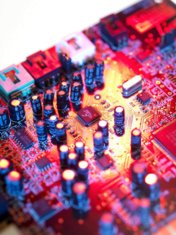 无人,竖图,俯视,室内,特写,白天,零件,静物,阴影,光线,电路板,影子,灯光,工业,电子工业,产业,彩图,高角度拍摄