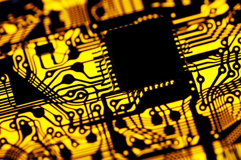 无人,横图,俯视,室内,特写,白天,电子,静物,朦胧,模糊,发光,电路板,黄色,工业,庞大,复杂,产业,繁杂,彩图,高角度拍摄