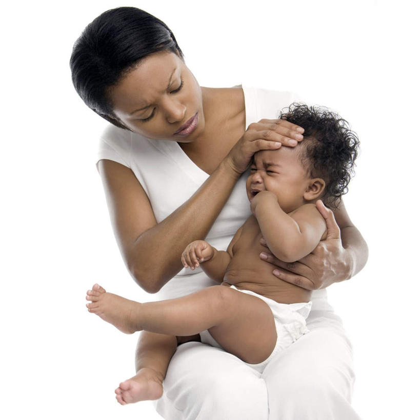 西方人,婴儿,儿童,两个人,母亲,儿子,抱,摸,哭,方图,室内,白天,白色背景,正面,纯洁,欧洲,非洲,黑人,欧洲人,抚摸,阴影,服装,光线,影子,注视,休闲装,小孩,衣服,低头,观察,看,休闲,母子,休闲服,可爱,母爱,焦急,忧伤,摄影,服饰,活泼,影棚,抱着,观看,着急,焦虑,察看,搂着,难过,关注,忧郁,宝宝,纯真,烂漫,无邪,焦心,焦炙,伶俐,天真,非洲人,孩子,触摸,接触,搂,搂抱,半身,彩图,影棚拍摄,哭泣,哭啼,拍摄,哀伤