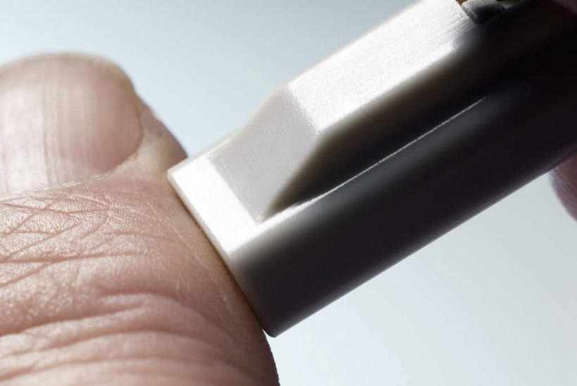 西方人,手,一个人,横图,俯视,室内,特写,白天,欧洲,欧洲人,仅一个男性,仅一个人,握,医学,测试,拿,拿着,仅一个年轻男性,手部,手指,握着,保健,医疗,生物学,胆固醇,男人,男性,年轻男性,白种人,半身,彩图,高角度拍摄