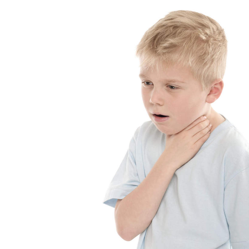 西方人,儿童,一个人,站,举,摸,方图,室内,白天,白色背景,正面,纯洁,欧洲,欧洲人,仅一个男性,仅一个人,抚摸,注视,小孩,观察,看,托,站着,仅一个小孩,难受,可爱,童年,童趣,忧伤,摄影,影棚,观看,察看,难过,尴尬,关注,痛苦,惆怅,童真,烂漫,无邪,丢脸,难熬,难得,难堪,难看,为难,天真,男孩,男人,男性,白种人,孩子,触摸,接触,举起,举手,举着,向上举,向上伸,向上托,站立,半身,彩图,影棚拍摄,拍摄,男生