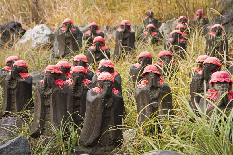 无人,横图,室外,白天,正面,旅游,度假,草地,草坪,美景,植物,雕塑,日本,亚洲,许多,神话,艺术,装饰,雕刻,雕像,景观,很多,文化,娱乐,石雕,草,绿色,自然,工艺品,享受,休闲,景色,放松,纪念,美术,自然风光,主题,传说,陈列,东亚,菩萨,本州,关东地方,本州岛,日本国,栃木,栃木县,功能,美学,地藏王菩萨,地藏菩萨,彩图,四大菩萨,愿力