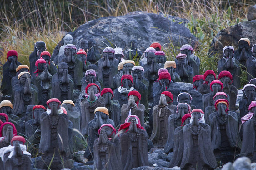 无人,横图,室外,白天,正面,旅游,度假,草地,草坪,石头,美景,植物,雕塑,日本,亚洲,许多,神话,艺术,装饰,雕刻,雕像,石子,景观,很多,文化,娱乐,石雕,草,绿色,自然,工艺品,享受,休闲,景色,放松,纪念,美术,自然风光,主题,传说,陈列,东亚,菩萨,本州,关东地方,本州岛,日本国,栃木,栃木县,功能,美学,地藏王菩萨,地藏菩萨,石块,岩石,彩图,四大菩萨,愿力