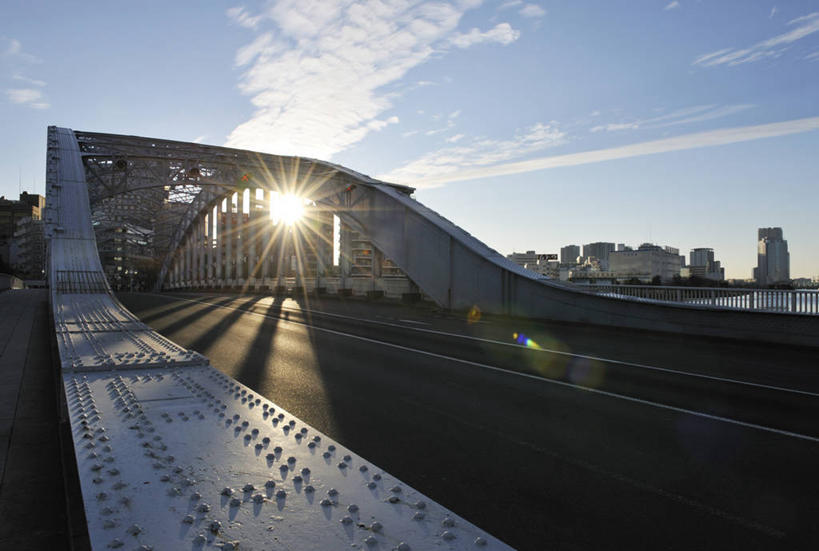 无人,高楼大厦,横图,室外,白天,正面,度假,美景,太阳,城市风光,标志建筑,城市,大桥,大厦,道路,地标,建筑,立交桥,路,摩天大楼,桥梁,公路,东京,日本,亚洲,阴影,光线,影子,景观,云,云朵,高架,建筑群,斜拉桥,桥,分界线,停车线,交通,中央区,云彩,娱乐,建设,蓝色,白云,蓝天,天空,阳光,天,享受,休闲,景色,放松,晴朗,车行道,车行道分界线,标线,东亚,车行线,本州,关东地方,本州岛,日本国,东京都,晴空,马路,彩图,镜头光晕,透镜闪耀,眩光,大楼,高层建筑,高楼,摩天楼,永代桥