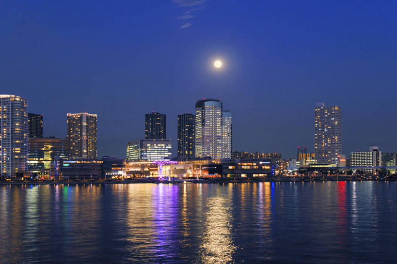 无人,高楼大厦,横图,室外,夜晚,正面,度假,海浪,海洋,美景,城市风光,城市,大厦,建筑,摩天大楼,夜景,船,东京,日本,亚洲,停靠,阴影,光线,影子,景观,浪花,月亮,建筑群,灯光,月光,江东区,娱乐,建设,游轮,游船,海水,交通工具,享受,休闲,景色,放松,明亮,停泊,载具,海景,东亚,本州,关东地方,本州岛,日本国,东京都,皎洁,旅游船,大海,风浪,海,海水的波动,近岸浪,涌浪,彩图,大楼,高层建筑,高楼,摩天楼,丰洲