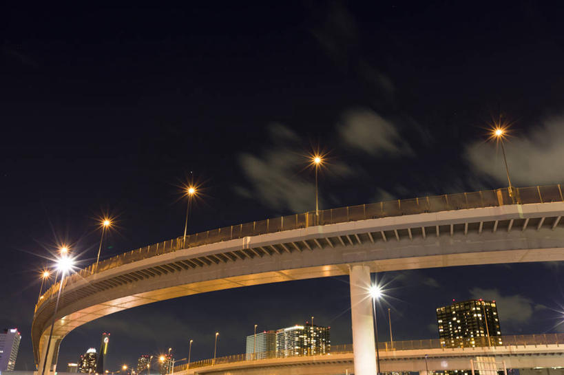 无人,高楼大厦,栏杆,横图,室外,夜晚,仰视,度假,美景,城市风光,城市,大厦,道路,建筑,路,路灯,摩天大楼,夜景,公路,照明,东京,日本,亚洲,一排,许多,阴影,整齐,并列,并排,光线,影子,景观,高架,围栏,灯光,交通,很多,娱乐,护栏,盘旋,灯,排列,享受,休闲,景色,放松,照亮,照明设备,队列,回旋,平行,高架桥,东亚,扭转,高架道路,跨线桥,本州,关东地方,本州岛,日本国,东京都,江户川区,彩图,低角度拍摄,大楼,高层建筑,高楼,摩天楼,东京23区