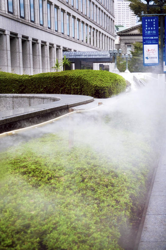 无人,家,竖图,室外,白天,正面,度假,美景,水,植物,城市风光,城市,日本,亚洲,阴影,飞溅,环保,溅,光线,液体,影子,房屋,屋子,景观,水滴,公寓,防护,娱乐,洋房,楼房,住宅,水珠,树,树木,绿色,阳光,自然,享受,休闲,景色,放松,大阪,生长,成长,美好,美妙,喷洒,间隔,洒水车,东亚,本州,大阪府,本州岛,日本国,近畿地方,近畿,美观,雅观,县厅,大阪市,绿篱,生篱,树篱,植篱,多功能绿化洒水车,多功能喷洒车,绿化喷洒车,绿化洒水车,水罐车,园林绿化喷洒车,园林喷药车,彩图,房子