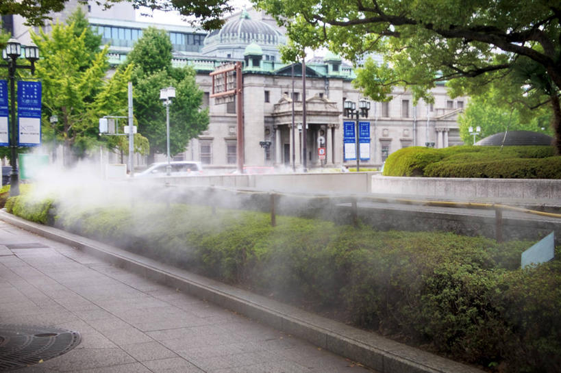 无人,家,横图,室外,白天,正面,度假,美景,水,植物,城市风光,城市,日本,亚洲,阴影,飞溅,环保,溅,光线,液体,影子,房屋,屋子,景观,水滴,公寓,防护,娱乐,洋房,楼房,住宅,水珠,树,树木,绿色,阳光,自然,享受,休闲,景色,放松,大阪,生长,成长,美好,美妙,喷洒,间隔,洒水车,东亚,本州,大阪府,本州岛,日本国,近畿地方,近畿,美观,雅观,县厅,大阪市,绿篱,生篱,树篱,植篱,多功能绿化洒水车,多功能喷洒车,绿化喷洒车,绿化洒水车,水罐车,园林绿化喷洒车,园林喷药车,彩图,房子