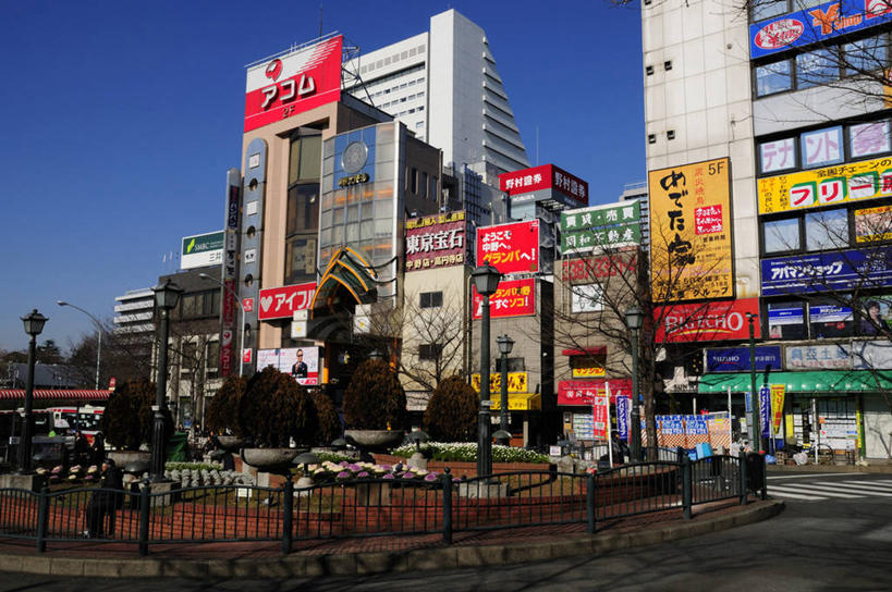 无人,高楼大厦,横图,室外,白天,正面,度假,美景,植物,城市风光,城市,大厦,道路,建筑,路,路灯,摩天大楼,指示牌,车站,照明,东京,日本,亚洲,阴影,光线,日文,标志,文字,影子,字符,景观,建筑群,小路,灯光,站台,交通,娱乐,标识,建设,月台,灯,树,树木,蓝色,绿色,蓝天,天空,阳光,自然,天,享受,休闲,景色,放松,生长,晴朗,成长,照亮,照明设备,东亚,本州,万里无云,关东地方,本州岛,日本国,东京都,日语,中野区,晴空,晴空万里,彩图,大楼,高层建筑,高楼,摩天楼,中野,中野站