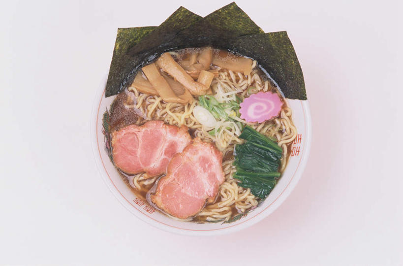 面食,面条,无人,横图,俯视,室内,特写,白天,白色背景,烹饪,桌面,桌子,蔬菜,餐具,切开,切片,新鲜,陶瓷,葱,青葱,竹笋,面,肉,日本料理,料理,食品,陶瓷制品,猪肉,鱼板,笋,菜肴,美食,肉类,食物,容器,碗,日式料理,切,日式,摄影,佳肴,有机食品,绿色食品,影棚,储藏,海草,储存,剖面,肉食,切面,豚肉,一碗,日式拉面,进餐用具,烹调用具,彩图,高角度拍摄,影棚拍摄,拍摄,贮存