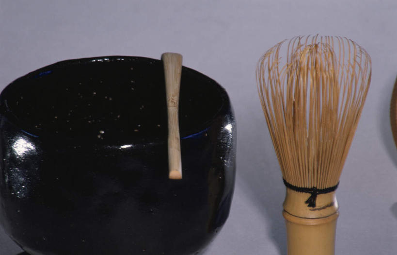 无人,横图,俯视,室内,特写,白天,餐桌,桌子,静物,杯子,一把,勺子,一个,茶具,水杯,调羹,汤匙,摄影,影棚,单个,餐台,茶筅,茶叶搅拌器,一碗,茶杯,彩图,高角度拍摄,影棚拍摄,拍摄