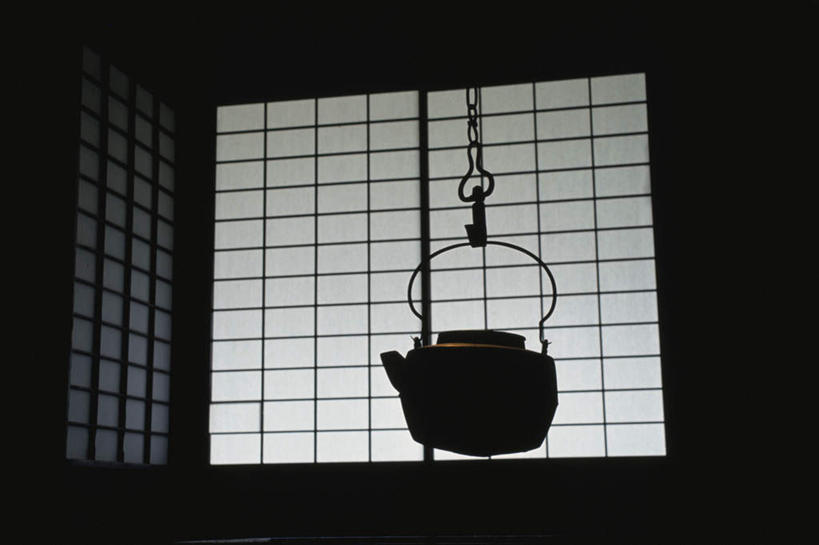 无人,横图,室内,特写,白天,仰视,窗户,悬挂,壶,墙,背光,玻璃窗,墙壁,墙面,水壶,一个,茶壶,单个,逆光,彩图,低角度拍摄