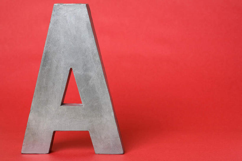 无人,横图,室内,特写,白天,正面,游戏,桌面,桌子,静物,玩具,学习,红色背景,英文,标志,文字,字符,字母,玩,娱乐,标识,一个,白色,休闲,益智,摄影,影棚,单个,活动,英文字母,发泄,消遣,智力,宣泄,玩耍,嬉戏,彩图,影棚拍摄,拍摄