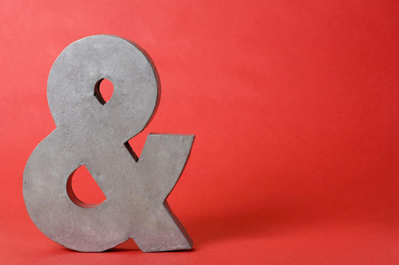 无人,横图,室内,特写,白天,正面,游戏,桌面,桌子,静物,玩具,学习,红色背景,英文,标志,文字,字符,字母,玩,娱乐,标识,一个,白色,休闲,益智,摄影,影棚,单个,活动,英文字母,发泄,消遣,智力,宣泄,玩耍,嬉戏,彩图,影棚拍摄,拍摄