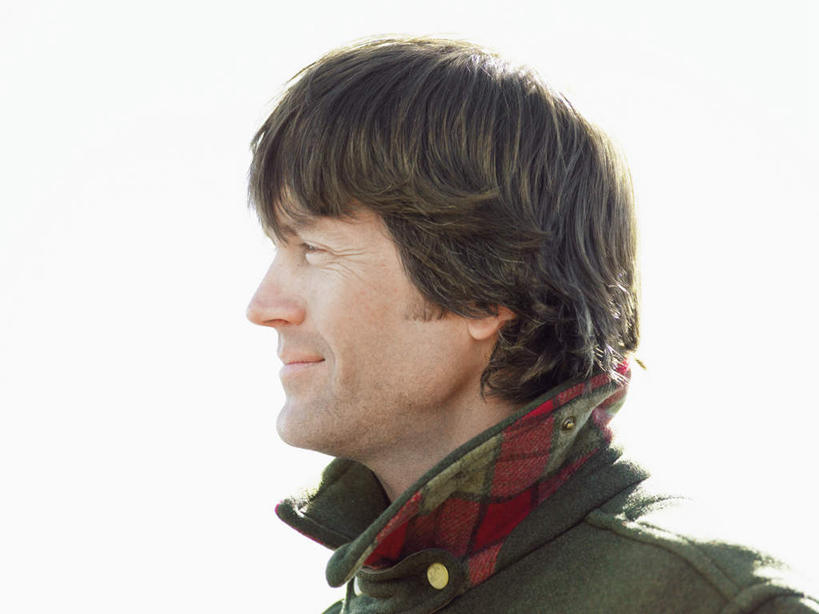 西方人,脸,脸颊,头发,一个人,笑,微笑,横图,室内,特写,白天,留白,白色背景,侧面,欧洲,欧洲人,仅一个男性,仅一个人,仅一个中年男性,棕色,注视,观察,看,大衣,摄影,影棚,观看,察看,关注,皮衣,男人,男性,中年男性,白种人,脸部,脸蛋,面部,半身,彩图,影棚拍摄,拍摄