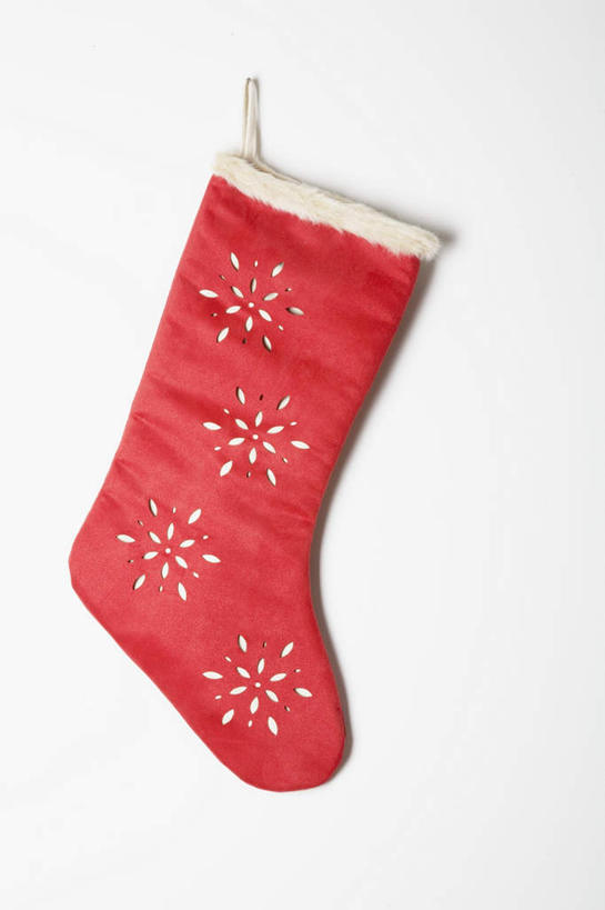 无人,竖图,室内,特写,白天,白色背景,正面,桌面,静物,圣诞节,吊挂,悬挂,阴影,节日,庆祝,反射,影子,墙,挂,文化,圣诞袜,袜子,墙壁,墙面,一只,红色,庆典,摄影,影棚,纪念,彩图,影棚拍摄,拍摄