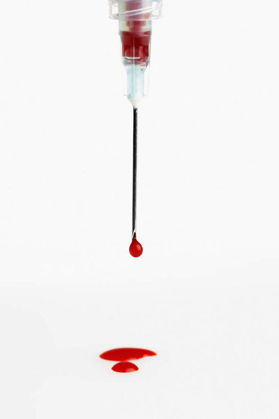 无人,竖图,室内,特写,白天,白色背景,正面,桌面,桌子,阴影,反射,血,液体,影子,一个,红色,针管,针筒,注射,摄影,影棚,单个,医疗,医疗设备,注射器,血滴,彩图,影棚拍摄,拍摄