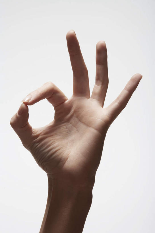 西方人,手,一个人,竖图,室内,特写,白天,白色背景,正面,满意,胜利,欧洲,欧洲人,仅一个年轻女性,仅一个女性,仅一个人,手势,手部,同意,ok手势,摄影,影棚,单手,年轻女性,女人,女性,白种人,半身,彩图,影棚拍摄,拍摄,同意手势