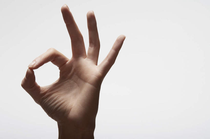 西方人,手,一个人,横图,室内,特写,白天,白色背景,正面,满意,胜利,欧洲,欧洲人,仅一个年轻女性,仅一个女性,仅一个人,手势,手部,同意,ok手势,摄影,影棚,单手,年轻女性,女人,女性,白种人,半身,彩图,影棚拍摄,拍摄,同意手势