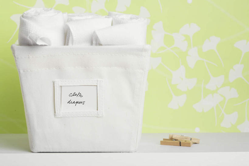 无人,横图,室内,特写,白天,正面,壁纸,桌面,桌子,静物,衣架,一排,许多,整齐,木制,标志,文字,字符,字母,收纳盒,标识,尿布,纸尿裤,尿不湿,盒子,排列,两个,夹子,木制品,摄影,影棚,纸尿布,队列,纸尿片,挂衣架,晾衣架,墙纸,彩图,影棚拍摄,拍摄