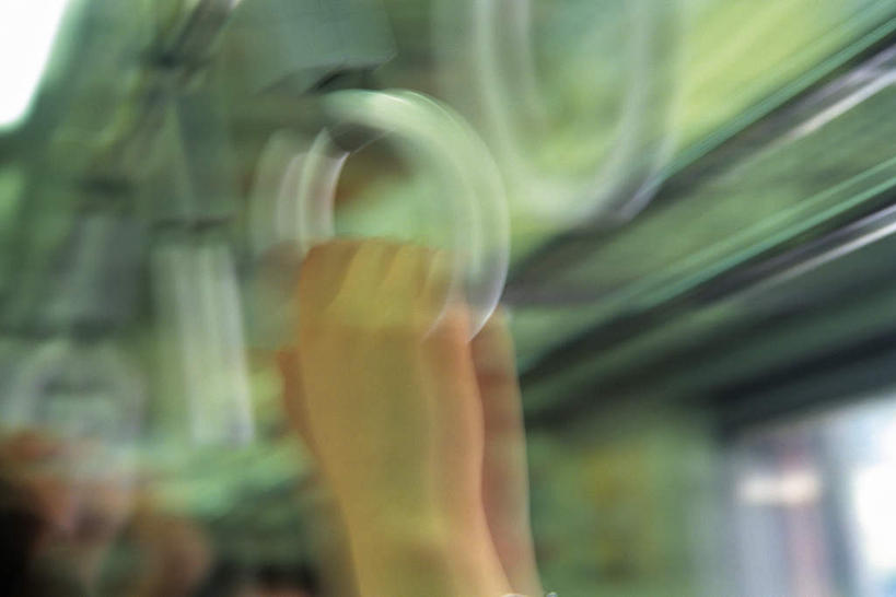 东方人,伙伴,同事,朋友,商务人士,商务男性,商务女性,站,举,横图,室内,白天,正面,衬衫,友谊,成功,合作,团队,集体,信心,窗户,地铁,亚洲,一排,许多,握,套装,朦胧,模糊,整齐,轨道交通,许多人,黄种人,队伍,玻璃窗,排列,托,站着,一群人,握着,领导,成就,队列,商务装,合伙,领袖,工薪阶层,拉环,友情,男人,男性,年轻男性,年轻女性,女人,女性,亚洲人,白领,上班族,举起,举手,举着,向上举,向上伸,向上托,站立,半身,彩图,衬衣,地铁机动车,地下铁,轻轨