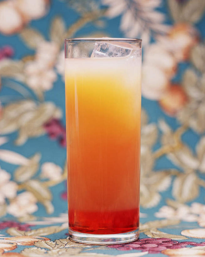 无人,竖图,室内,特写,白天,正面,杯子,阴影,朦胧,模糊,反射,液体,影子,食品,酒类,一杯,文化,玻璃制品,酒,食物,饮料,酒杯,鸡尾酒,酒精饮料,调酒,摄影,影棚,创造,酒精,想象,玻璃杯,彩图,影棚拍摄,拍摄,金巴利西柚汁