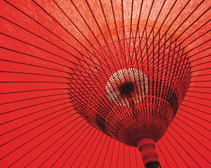 无人,横图,室内,特写,白天,仰视,幸福,日本,亚洲,撑,阴影,日本文化,环绕,光线,伞,影子,雨伞,纸,纸伞,古典,油纸伞,文化,传统,排列,红色,阳光,红纸,伞柄,纪念,木棍,吉祥,撑着,队列,古朴,东亚,日本国,平安,彩图,低角度拍摄