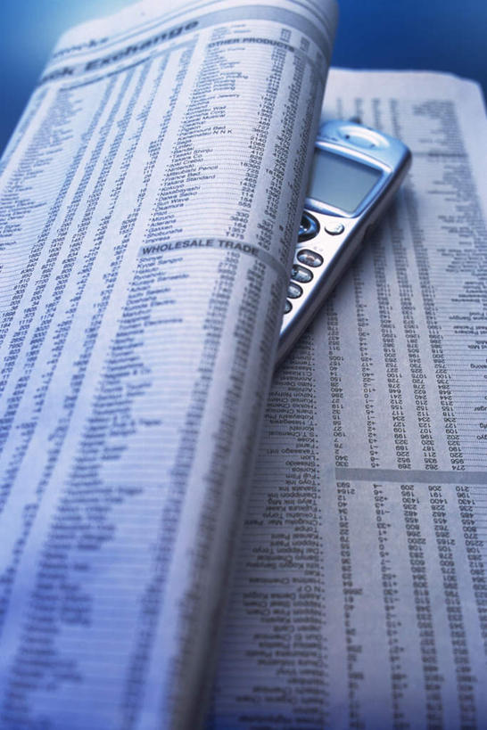 无人,竖图,俯视,室内,特写,白天,正面,静物,报纸,电话,手机,阴影,朦胧,模糊,光线,标志,文字,影子,字符,字母,通讯设备,标识,阳光,遮,遮挡,遮盖,遮蔽,高角度拍摄