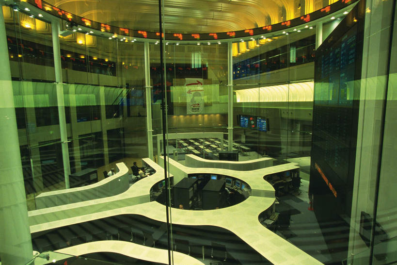 无人,横图,俯视,室内,特写,白天,显示器,窗户,天花板,静物,照明,东京,日本,亚洲,瓷砖,地砖,屏幕,灯光,地面,显示屏,顶灯,玻璃窗,灯,灯具,金融,照亮,证券交易所,照明设备,交易所,输出设备,东亚,本州,关东地方,本州岛,日本国,东京都,彩图,高角度拍摄,股票交易所