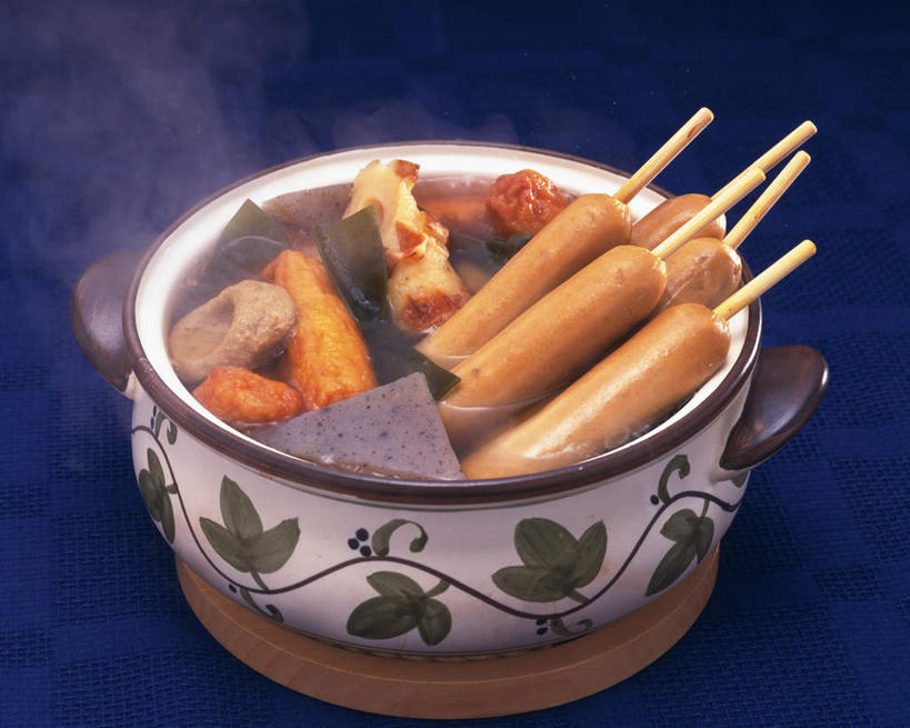 无人,横图,俯视,室内,特写,白天,烹饪,雾,餐桌,桌子,餐具,沸腾,蓝色背景,蒸汽,砂锅,肉,香肠,油炸食品,日本料理,料理,食品,水蒸气,菜肴,美食,肉类,竹签,食物,日式料理,日式,摄影,佳肴,影棚,餐台,肉食,蒸发,鱼糕,进餐用具,烹调用具,彩图,高角度拍摄,影棚拍摄,拍摄