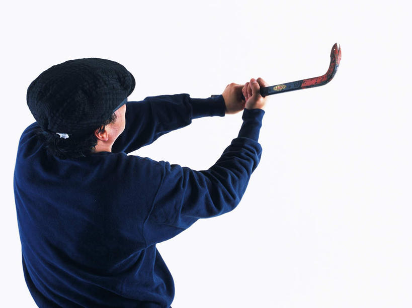 东方人,一个人,站,举,横图,俯视,室内,白天,白色背景,帽子,亚洲,仅一个男性,仅一个人,仅一个中年男性,握,服装,工具,注视,休闲装,黄种人,衣服,蓝色,观察,看,托,站着,休闲,休闲服,握着,摄影,服饰,影棚,观看,犯罪,察看,关注,盗窃,偷窃,撬棒,小偷,窃贼,盗贼,贼,偷盗,男人,男性,中年男性,亚洲人,举起,举手,举着,向上举,向上伸,向上托,站立,半身,彩图,高角度拍摄,影棚拍摄,拍摄