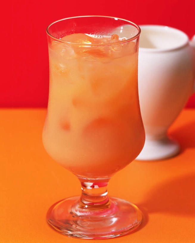 牛奶,无人,竖图,俯视,室内,特写,白天,餐桌,桌子,静物,杯子,阴影,反射,影子,冰,奶茶,冰块,饮品,两杯,营养,冷冻,玻璃制品,饮料,水杯,寒冷,摄影,影棚,冷藏,餐台,冰冷,乳制品,奶,安神,保鲜,玻璃杯,彩图,高角度拍摄,影棚拍摄,拍摄