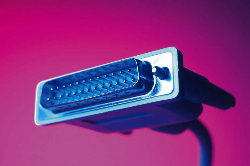 无人,横图,室内,白天,正面,数据,一排,阴影,红色背景,整齐,电力,反射,传输,电缆,电线,线,影子,电能,线路,排列,一个,摄影,影棚,单个,电,电源,电源线,接口,端口,队列,能量,计算机设备,彩图,影棚拍摄,拍摄