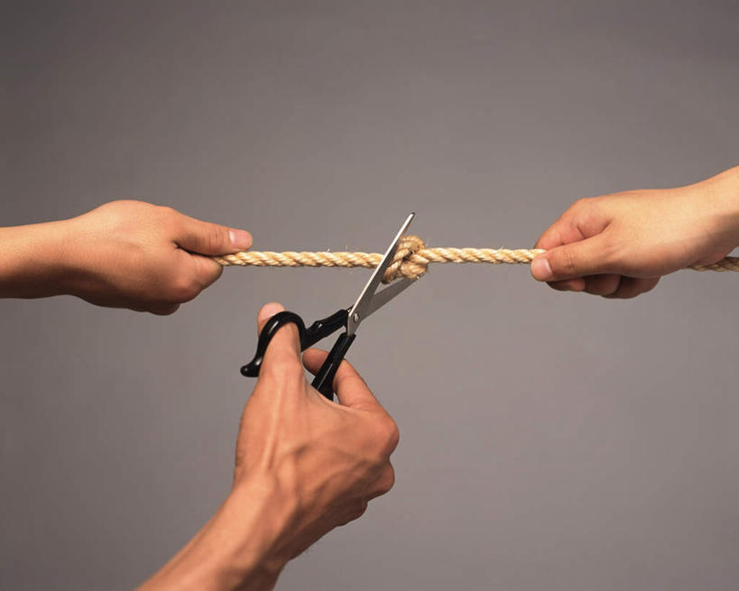 东方人,手,两个人,同事,商务人士,商务男性,站,摸,横图,俯视,室内,特写,白天,衬衫,成功,合作,团队,集体,信心,抚摸,握,修剪,灰色背景,套装,工具,剪刀,领带,拿,拿着,黄种人,队伍,绳子,站着,手部,握着,摄影,影棚,绳索,裁剪,剪子,领导,剪裁,切割,成就,商务装,合伙,领袖,工薪阶层,男人,男性,年轻男性,亚洲人,年轻人,白领,上班族,触摸,接触,站立,半身,彩图,高角度拍摄,影棚拍摄,衬衣,拍摄