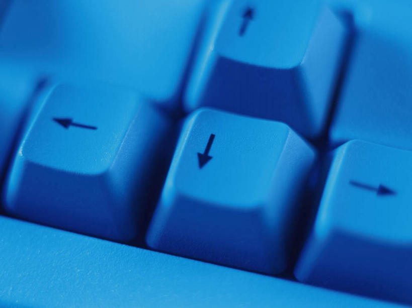 无人,横图,俯视,室内,特写,白天,键盘,静物,许多,阴影,朦胧,模糊,光线,格子,影子,方向,输入设备,通讯设备,箭头,蓝色,阳光,摄影,影棚,方向键,指向,通信设备,簇,按键,彩图,高角度拍摄,影棚拍摄,拍摄